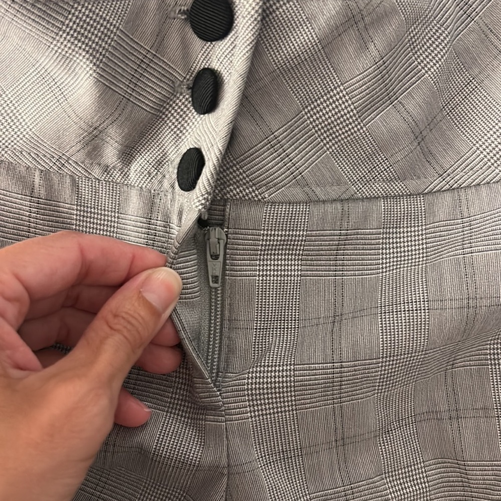 White House Black Market capri pants - Picture 4 of 7